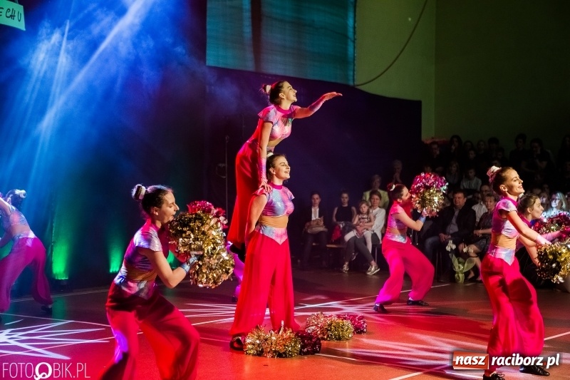 Zdjęcie w galerii na portalu naszraciborz.pl: Jubileusz 30-lecia zespołu tanecznego Uśmiech z udziałem Ani Wyszkoni  wiadomości z regionu