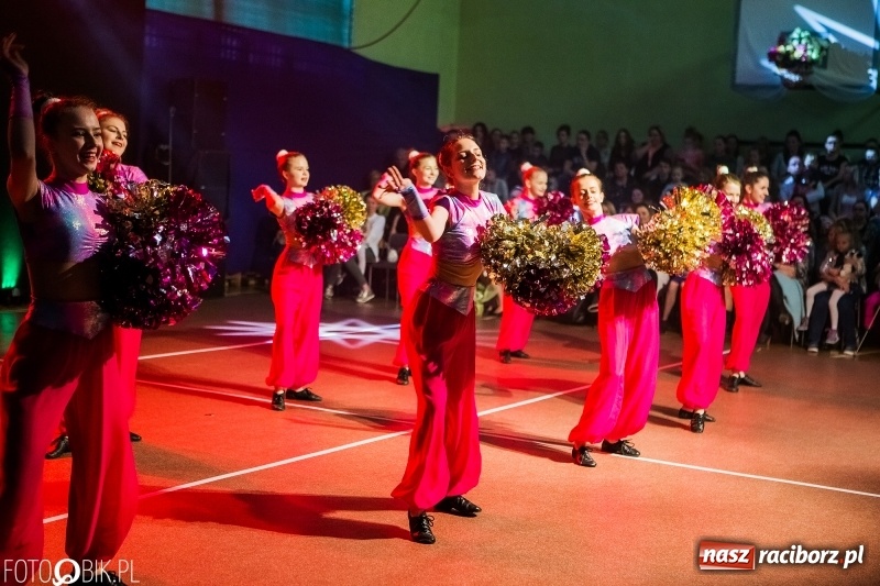 Zdjęcie w galerii na portalu naszraciborz.pl: Jubileusz 30-lecia zespołu tanecznego Uśmiech z udziałem Ani Wyszkoni  wiadomości z regionu