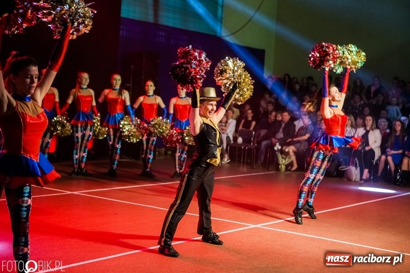 Zdjęcie w galerii na portalu naszraciborz.pl: Jubileusz 30-lecia zespołu tanecznego Uśmiech z udziałem Ani Wyszkoni  wiadomości z regionu