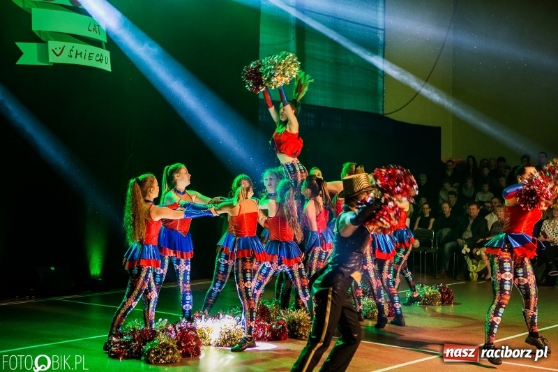 Zdjęcie w galerii na portalu naszraciborz.pl: Jubileusz 30-lecia zespołu tanecznego Uśmiech z udziałem Ani Wyszkoni  wiadomości z regionu