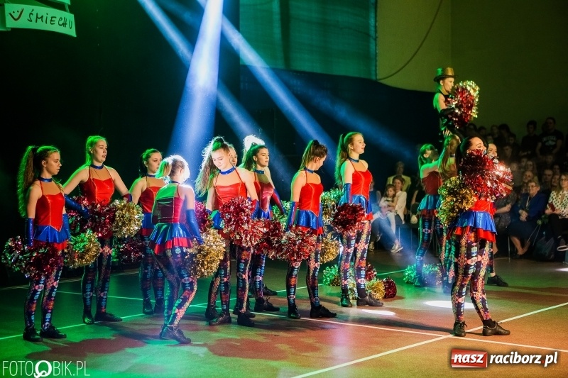 Zdjęcie w galerii na portalu naszraciborz.pl: Jubileusz 30-lecia zespołu tanecznego Uśmiech z udziałem Ani Wyszkoni  wiadomości z regionu