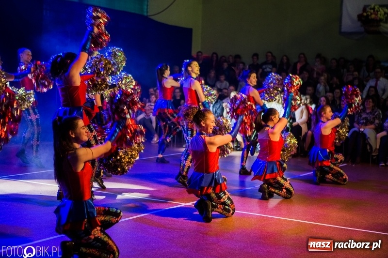 Zdjęcie w galerii na portalu naszraciborz.pl: Jubileusz 30-lecia zespołu tanecznego Uśmiech z udziałem Ani Wyszkoni  wiadomości z regionu