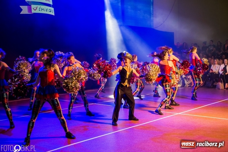 Zdjęcie w galerii na portalu naszraciborz.pl: Jubileusz 30-lecia zespołu tanecznego Uśmiech z udziałem Ani Wyszkoni  wiadomości z regionu