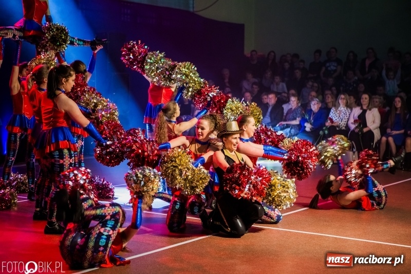 Zdjęcie w galerii na portalu naszraciborz.pl: Jubileusz 30-lecia zespołu tanecznego Uśmiech z udziałem Ani Wyszkoni  wiadomości z regionu