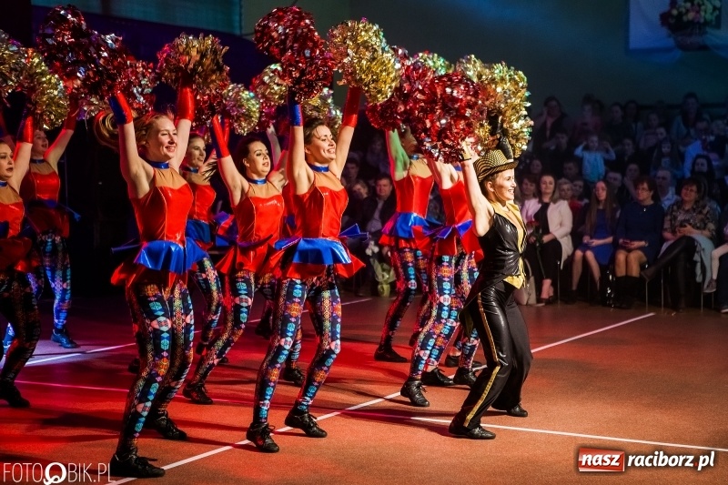 Zdjęcie w galerii na portalu naszraciborz.pl: Jubileusz 30-lecia zespołu tanecznego Uśmiech z udziałem Ani Wyszkoni  wiadomości z regionu