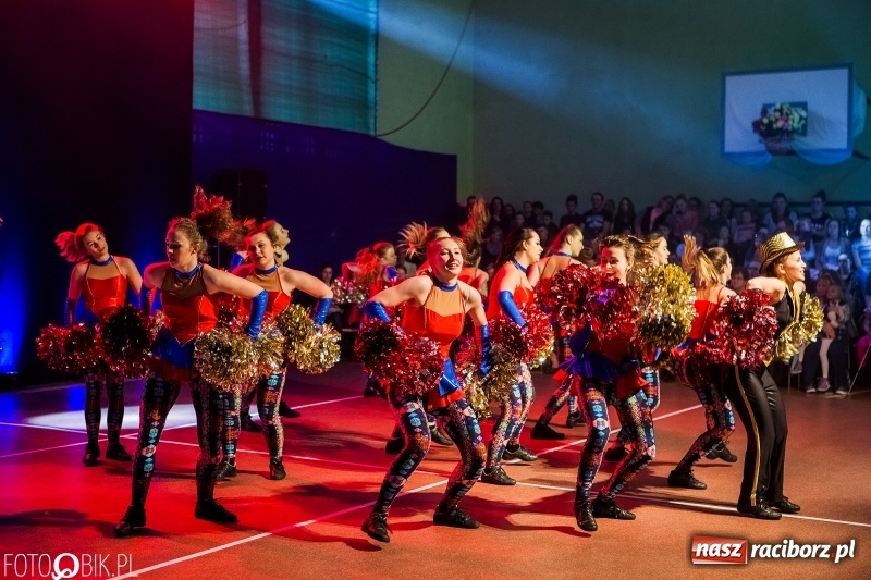 Zdjęcie w galerii na portalu naszraciborz.pl: Jubileusz 30-lecia zespołu tanecznego Uśmiech z udziałem Ani Wyszkoni  wiadomości z regionu