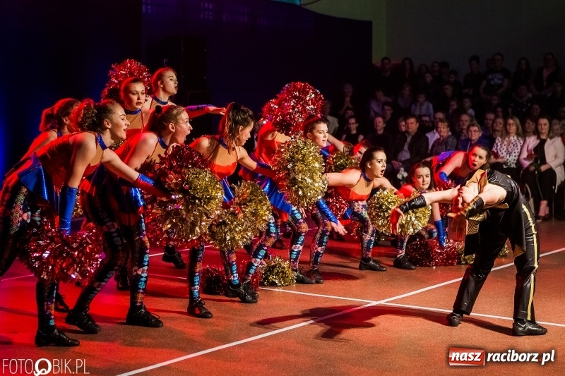 Zdjęcie w galerii na portalu naszraciborz.pl: Jubileusz 30-lecia zespołu tanecznego Uśmiech z udziałem Ani Wyszkoni  wiadomości z regionu