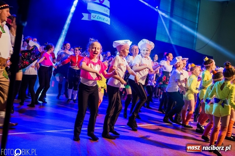 Zdjęcie w galerii na portalu naszraciborz.pl: Jubileusz 30-lecia zespołu tanecznego Uśmiech z udziałem Ani Wyszkoni  wiadomości z regionu