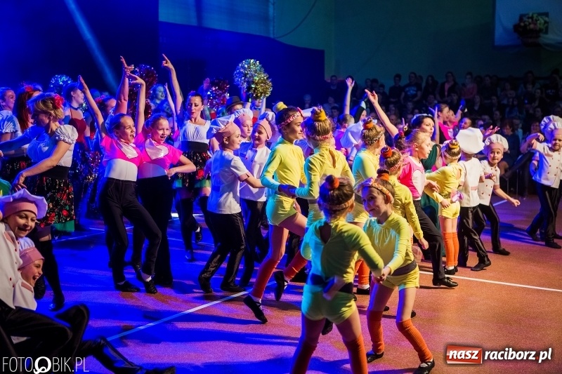Zdjęcie w galerii na portalu naszraciborz.pl: Jubileusz 30-lecia zespołu tanecznego Uśmiech z udziałem Ani Wyszkoni  wiadomości z regionu