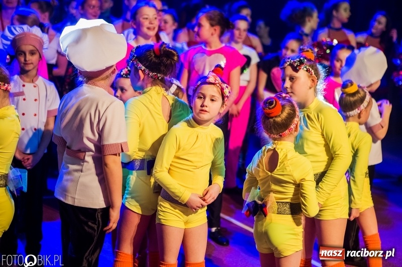 Zdjęcie w galerii na portalu naszraciborz.pl: Jubileusz 30-lecia zespołu tanecznego Uśmiech z udziałem Ani Wyszkoni  wiadomości z regionu