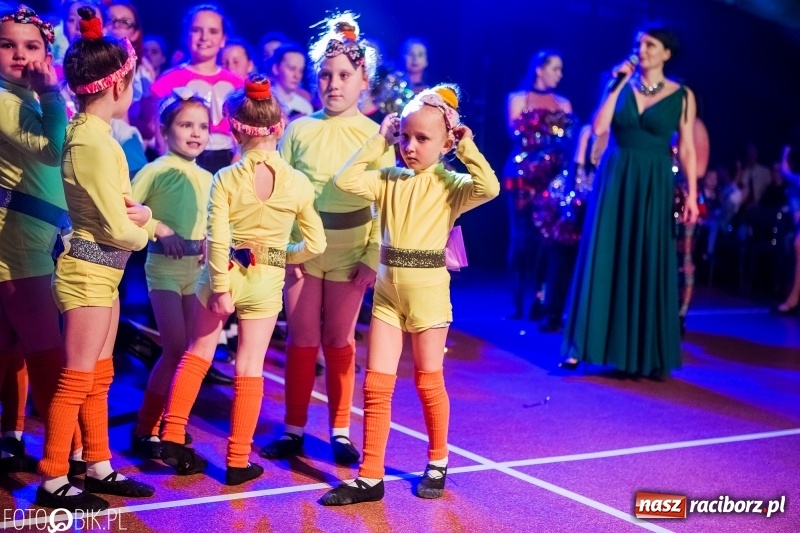 Zdjęcie w galerii na portalu naszraciborz.pl: Jubileusz 30-lecia zespołu tanecznego Uśmiech z udziałem Ani Wyszkoni  wiadomości z regionu