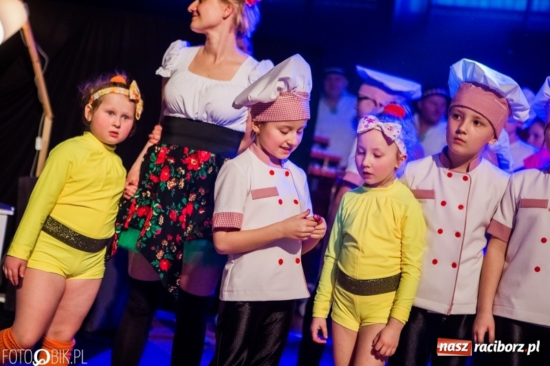 Zdjęcie w galerii na portalu naszraciborz.pl: Jubileusz 30-lecia zespołu tanecznego Uśmiech z udziałem Ani Wyszkoni  wiadomości z regionu