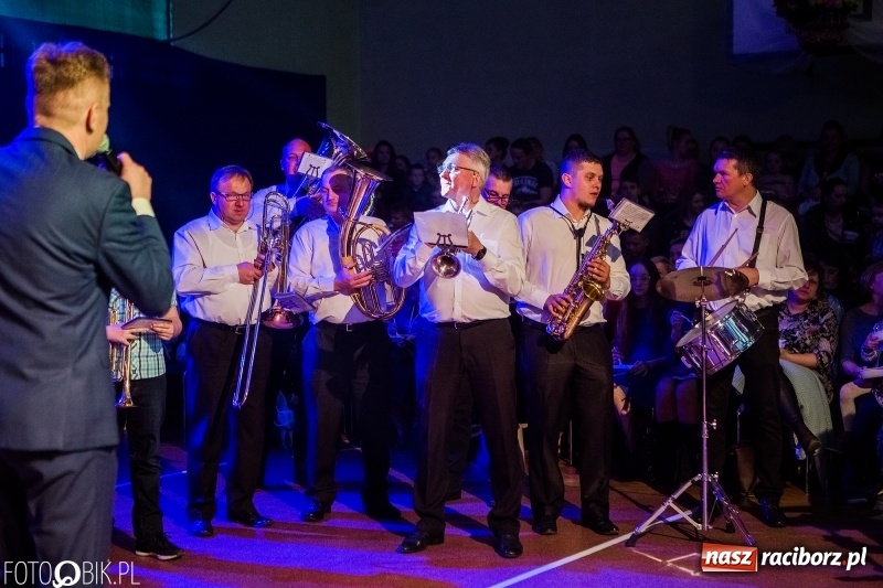 Zdjęcie w galerii na portalu naszraciborz.pl: Jubileusz 30-lecia zespołu tanecznego Uśmiech z udziałem Ani Wyszkoni  wiadomości z regionu