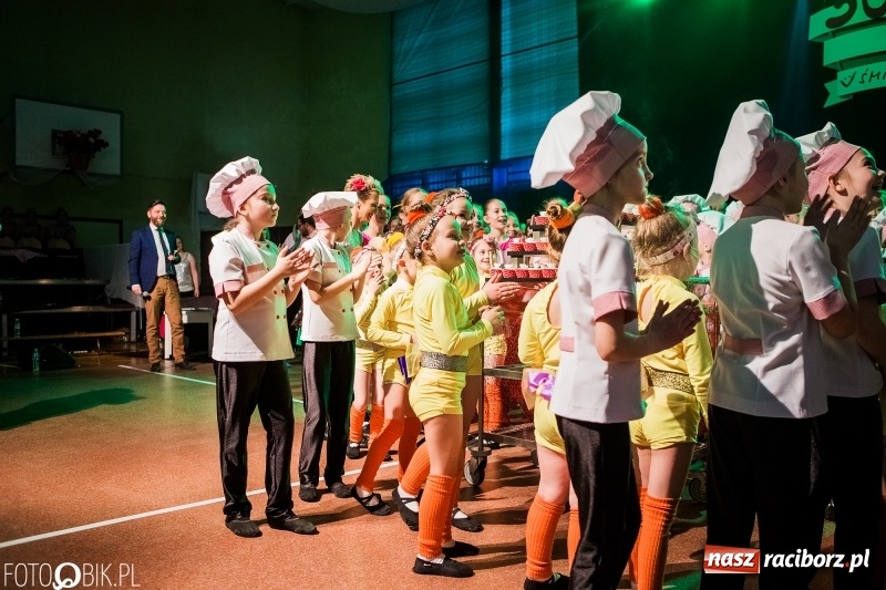 Zdjęcie w galerii na portalu naszraciborz.pl: Jubileusz 30-lecia zespołu tanecznego Uśmiech z udziałem Ani Wyszkoni  wiadomości z regionu