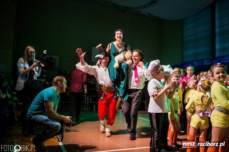 Zdjęcie w galerii na portalu naszraciborz.pl: Jubileusz 30-lecia zespołu tanecznego Uśmiech z udziałem Ani Wyszkoni  wiadomości z regionu