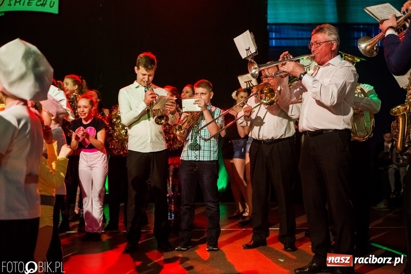 Zdjęcie w galerii na portalu naszraciborz.pl: Jubileusz 30-lecia zespołu tanecznego Uśmiech z udziałem Ani Wyszkoni  wiadomości z regionu