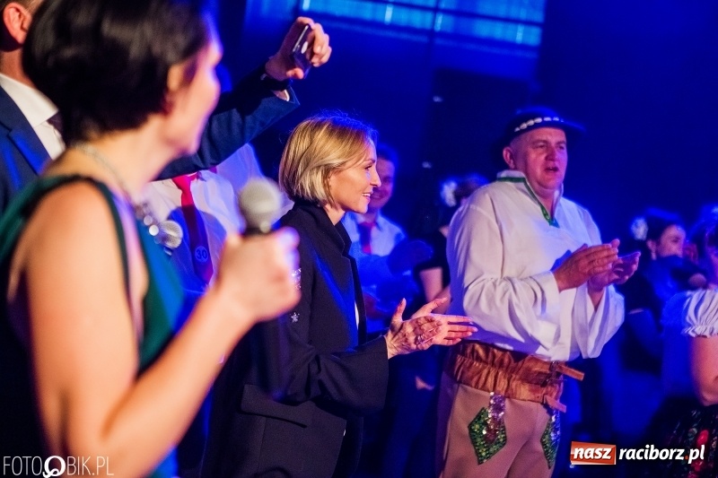 Zdjęcie w galerii na portalu naszraciborz.pl: Jubileusz 30-lecia zespołu tanecznego Uśmiech z udziałem Ani Wyszkoni  wiadomości z regionu