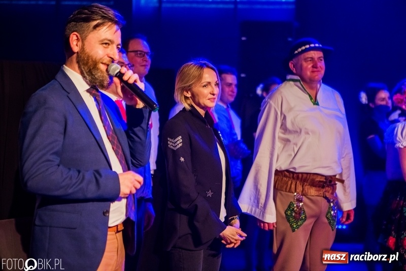 Zdjęcie w galerii na portalu naszraciborz.pl: Jubileusz 30-lecia zespołu tanecznego Uśmiech z udziałem Ani Wyszkoni  wiadomości z regionu