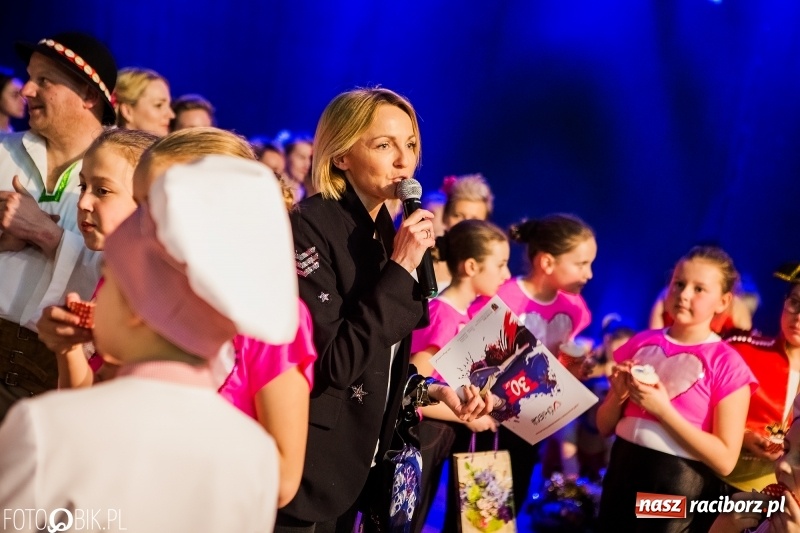 Zdjęcie w galerii na portalu naszraciborz.pl: Jubileusz 30-lecia zespołu tanecznego Uśmiech z udziałem Ani Wyszkoni  wiadomości z regionu