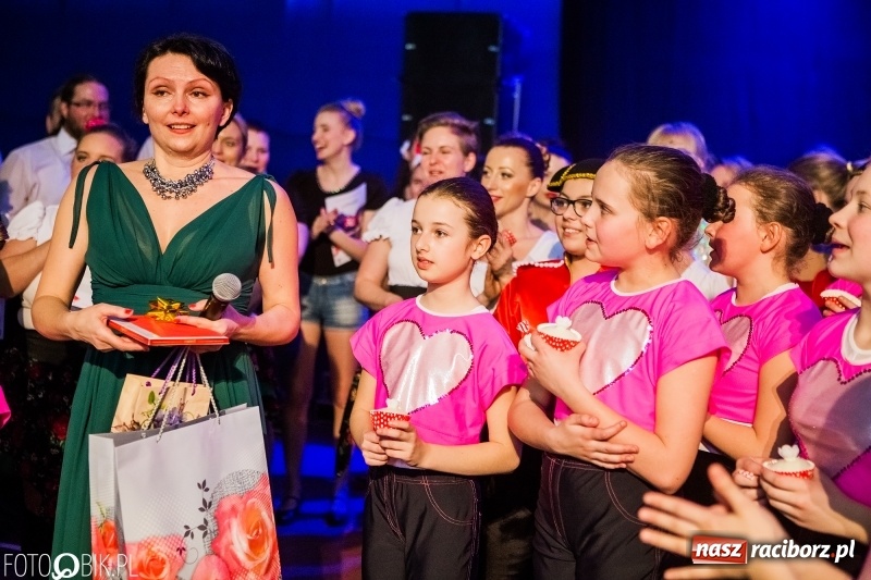 Zdjęcie w galerii na portalu naszraciborz.pl: Jubileusz 30-lecia zespołu tanecznego Uśmiech z udziałem Ani Wyszkoni  wiadomości z regionu