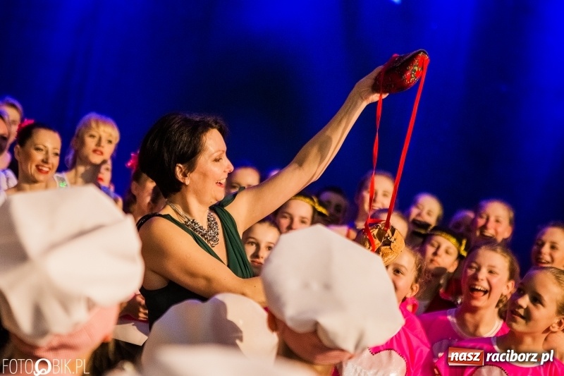 Zdjęcie w galerii na portalu naszraciborz.pl: Jubileusz 30-lecia zespołu tanecznego Uśmiech z udziałem Ani Wyszkoni  wiadomości z regionu