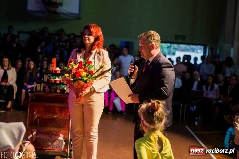 Zdjęcie w galerii na portalu naszraciborz.pl: Jubileusz 30-lecia zespołu tanecznego Uśmiech z udziałem Ani Wyszkoni  wiadomości z regionu