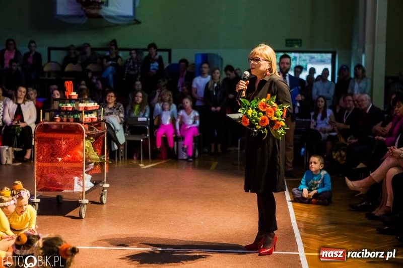 Zdjęcie w galerii na portalu naszraciborz.pl: Jubileusz 30-lecia zespołu tanecznego Uśmiech z udziałem Ani Wyszkoni  wiadomości z regionu