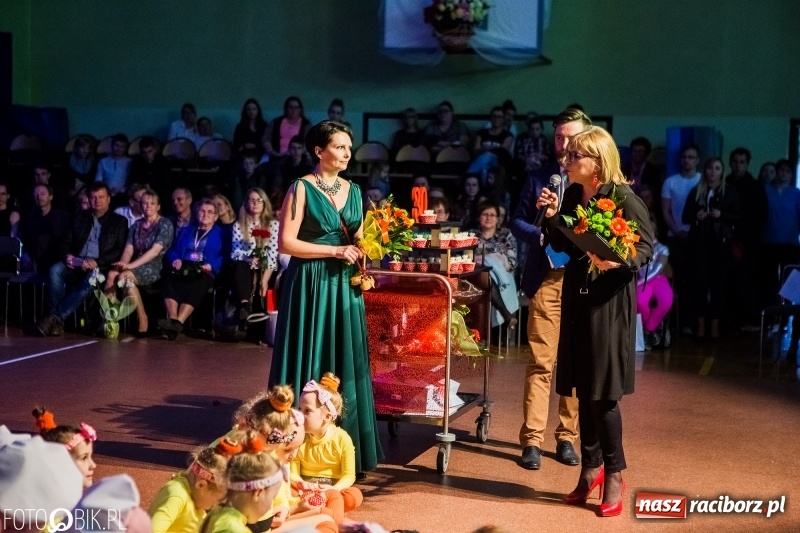 Zdjęcie w galerii na portalu naszraciborz.pl: Jubileusz 30-lecia zespołu tanecznego Uśmiech z udziałem Ani Wyszkoni  wiadomości z regionu