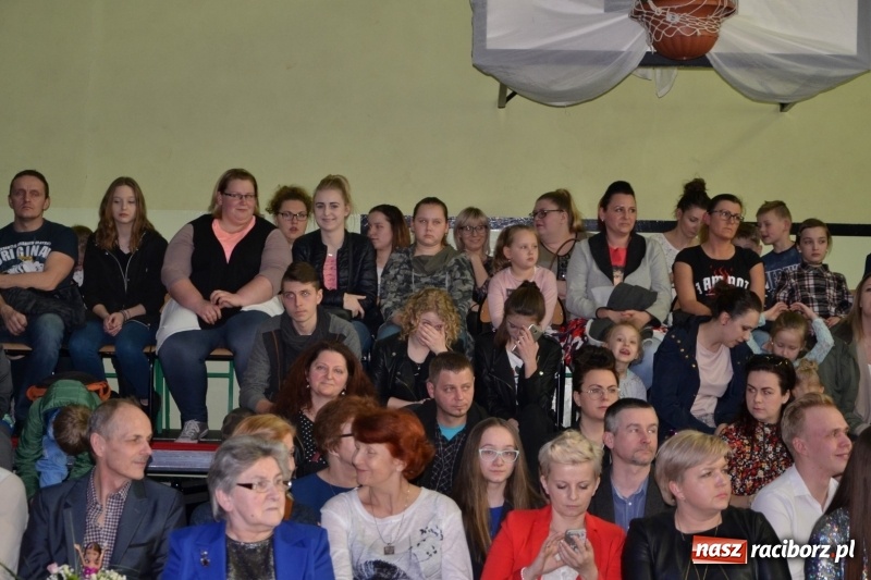 Zdjęcie w galerii na portalu naszraciborz.pl: Jubileusz 30-lecia zespołu tanecznego Uśmiech z udziałem Ani Wyszkoni  wiadomości z regionu