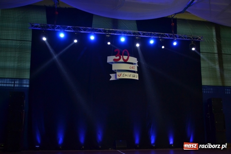 Zdjęcie w galerii na portalu naszraciborz.pl: Jubileusz 30-lecia zespołu tanecznego Uśmiech z udziałem Ani Wyszkoni  wiadomości z regionu