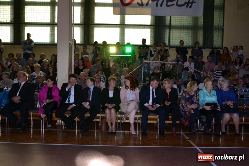 Zdjęcie w galerii na portalu naszraciborz.pl: Jubileusz 30-lecia zespołu tanecznego Uśmiech z udziałem Ani Wyszkoni  wiadomości z regionu