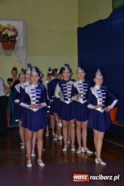 Zdjęcie w galerii na portalu naszraciborz.pl: Jubileusz 30-lecia zespołu tanecznego Uśmiech z udziałem Ani Wyszkoni  wiadomości z regionu
