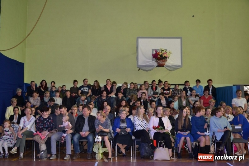 Zdjęcie w galerii na portalu naszraciborz.pl: Jubileusz 30-lecia zespołu tanecznego Uśmiech z udziałem Ani Wyszkoni  wiadomości z regionu