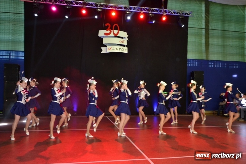 Zdjęcie w galerii na portalu naszraciborz.pl: Jubileusz 30-lecia zespołu tanecznego Uśmiech z udziałem Ani Wyszkoni  wiadomości z regionu