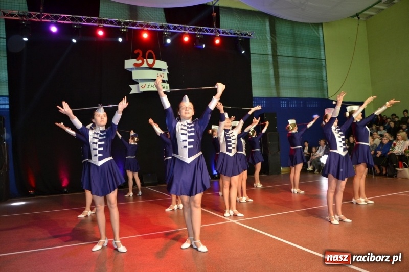 Zdjęcie w galerii na portalu naszraciborz.pl: Jubileusz 30-lecia zespołu tanecznego Uśmiech z udziałem Ani Wyszkoni  wiadomości z regionu
