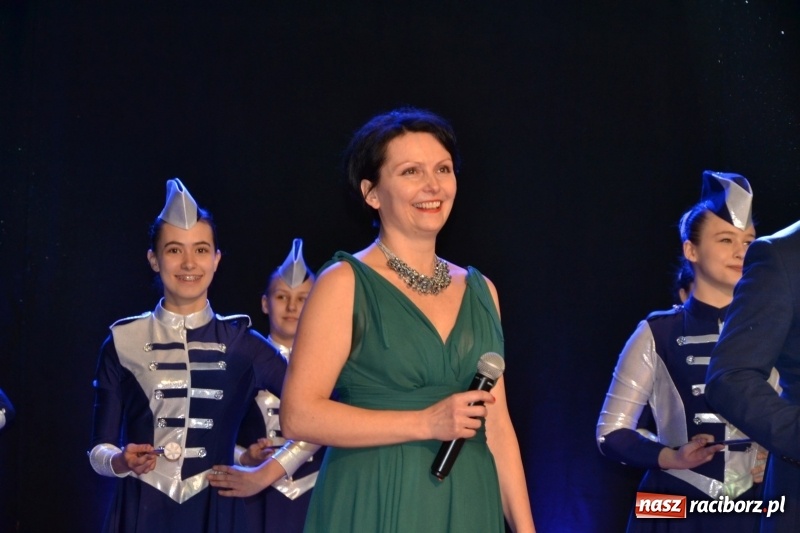 Zdjęcie w galerii na portalu naszraciborz.pl: Jubileusz 30-lecia zespołu tanecznego Uśmiech z udziałem Ani Wyszkoni  wiadomości z regionu