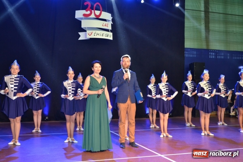 Zdjęcie w galerii na portalu naszraciborz.pl: Jubileusz 30-lecia zespołu tanecznego Uśmiech z udziałem Ani Wyszkoni  wiadomości z regionu