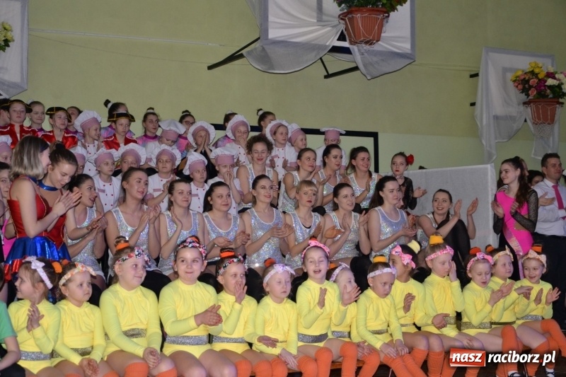 Zdjęcie w galerii na portalu naszraciborz.pl: Jubileusz 30-lecia zespołu tanecznego Uśmiech z udziałem Ani Wyszkoni  wiadomości z regionu