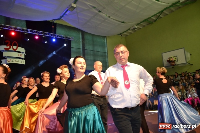 Zdjęcie w galerii na portalu naszraciborz.pl: Jubileusz 30-lecia zespołu tanecznego Uśmiech z udziałem Ani Wyszkoni  wiadomości z regionu