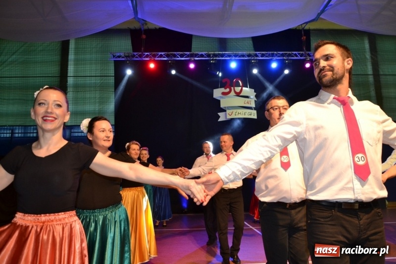 Zdjęcie w galerii na portalu naszraciborz.pl: Jubileusz 30-lecia zespołu tanecznego Uśmiech z udziałem Ani Wyszkoni  wiadomości z regionu