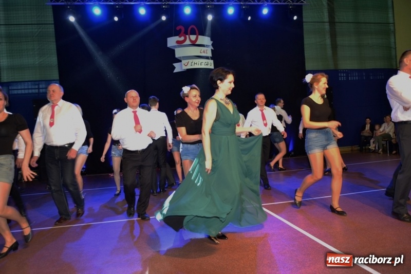Zdjęcie w galerii na portalu naszraciborz.pl: Jubileusz 30-lecia zespołu tanecznego Uśmiech z udziałem Ani Wyszkoni  wiadomości z regionu