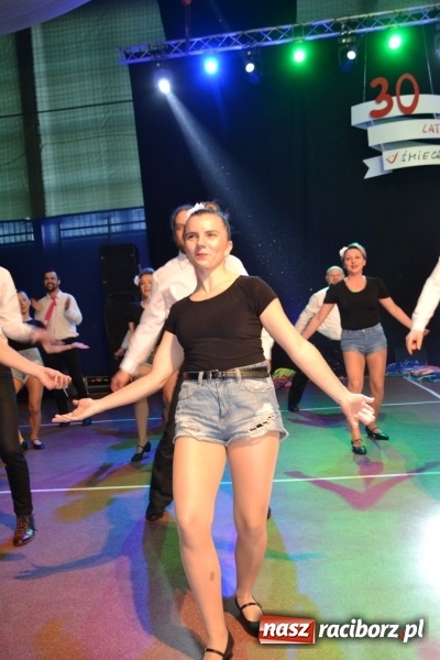 Zdjęcie w galerii na portalu naszraciborz.pl: Jubileusz 30-lecia zespołu tanecznego Uśmiech z udziałem Ani Wyszkoni  wiadomości z regionu