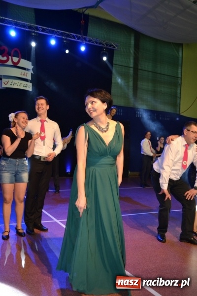 Zdjęcie w galerii na portalu naszraciborz.pl: Jubileusz 30-lecia zespołu tanecznego Uśmiech z udziałem Ani Wyszkoni  wiadomości z regionu