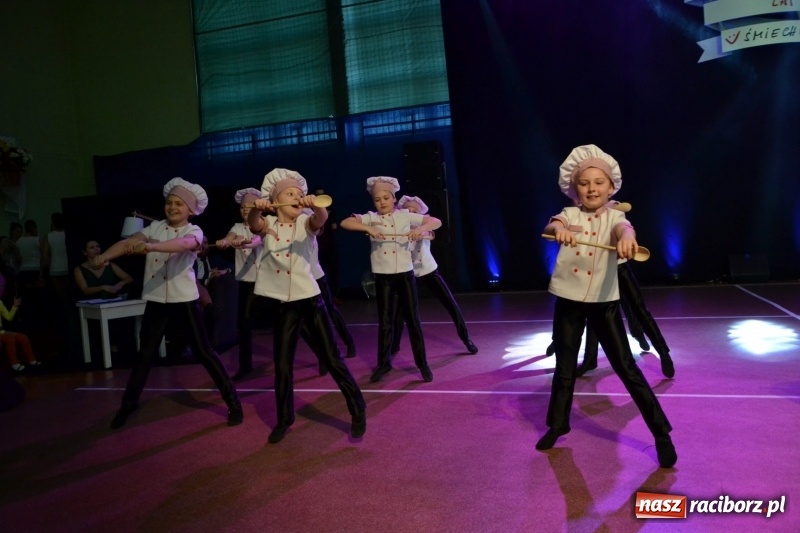 Zdjęcie w galerii na portalu naszraciborz.pl: Jubileusz 30-lecia zespołu tanecznego Uśmiech z udziałem Ani Wyszkoni  wiadomości z regionu