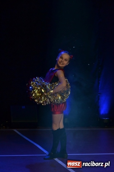 Zdjęcie w galerii na portalu naszraciborz.pl: Jubileusz 30-lecia zespołu tanecznego Uśmiech z udziałem Ani Wyszkoni  wiadomości z regionu