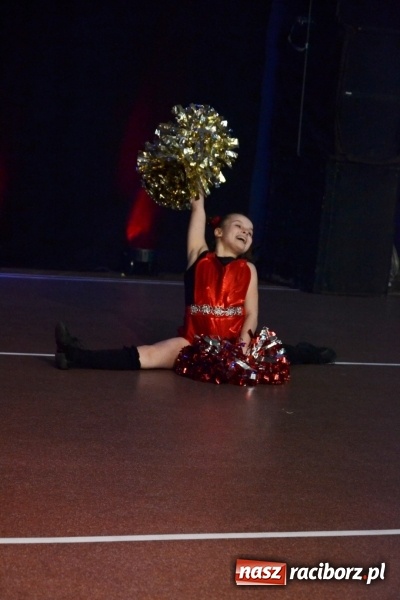 Zdjęcie w galerii na portalu naszraciborz.pl: Jubileusz 30-lecia zespołu tanecznego Uśmiech z udziałem Ani Wyszkoni  wiadomości z regionu