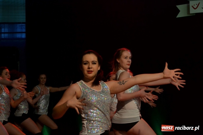 Zdjęcie w galerii na portalu naszraciborz.pl: Jubileusz 30-lecia zespołu tanecznego Uśmiech z udziałem Ani Wyszkoni  wiadomości z regionu