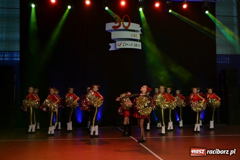 Zdjęcie w galerii na portalu naszraciborz.pl: Jubileusz 30-lecia zespołu tanecznego Uśmiech z udziałem Ani Wyszkoni  wiadomości z regionu