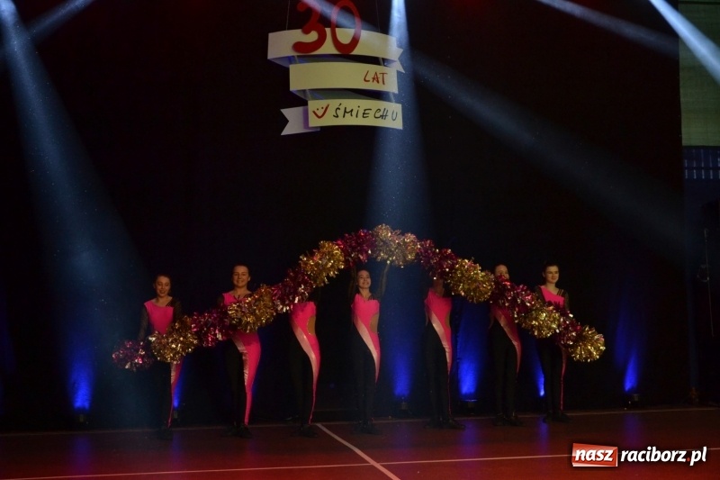 Zdjęcie w galerii na portalu naszraciborz.pl: Jubileusz 30-lecia zespołu tanecznego Uśmiech z udziałem Ani Wyszkoni  wiadomości z regionu