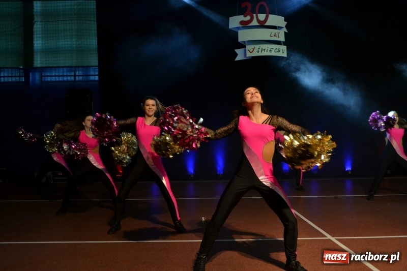Zdjęcie w galerii na portalu naszraciborz.pl: Jubileusz 30-lecia zespołu tanecznego Uśmiech z udziałem Ani Wyszkoni  wiadomości z regionu
